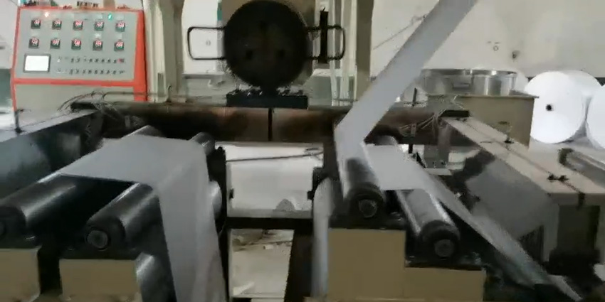 Co-extrusion lamination process on a QIANFENG woven bag production line